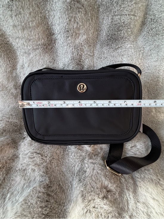 lululemon camera bag black and gold lululemon Crossbody Camera Bag 2L Black with Gold Accents NWT